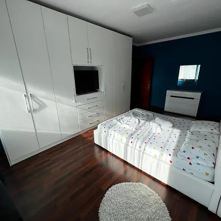 Sunshine Apartment *