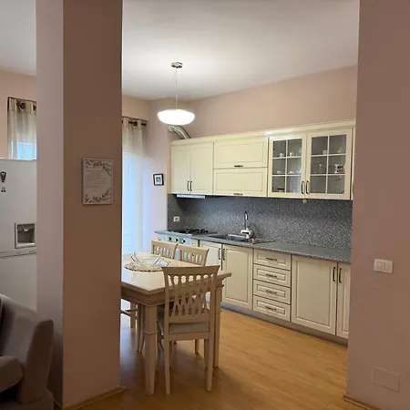 Urban * ティラナ